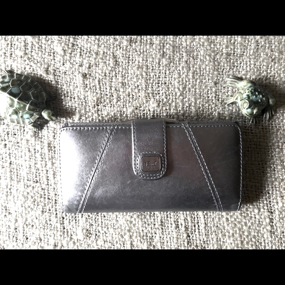 Fossil silver leather wallet